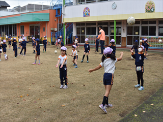 12月5日 水 年長 体育指導 ドッジボール クリスマス製作 学校法人 清瀬学園 12月5日 水 年長 体育指導 ドッジボール クリスマス製作 学校法人 清瀬学園